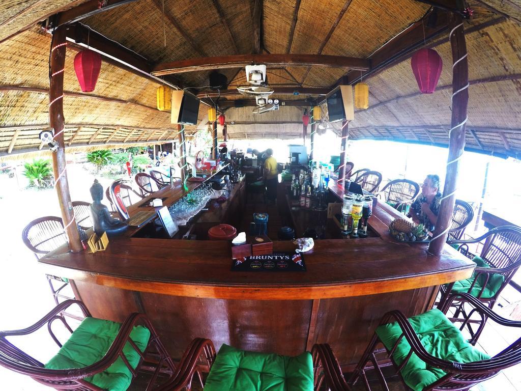 Above Us Only Sky Hotel Sihanoukville Exterior photo
