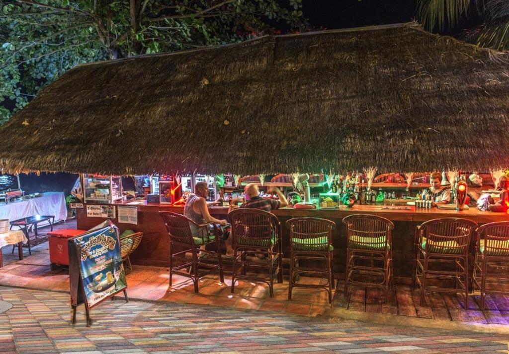 Above Us Only Sky Hotel Sihanoukville Exterior photo